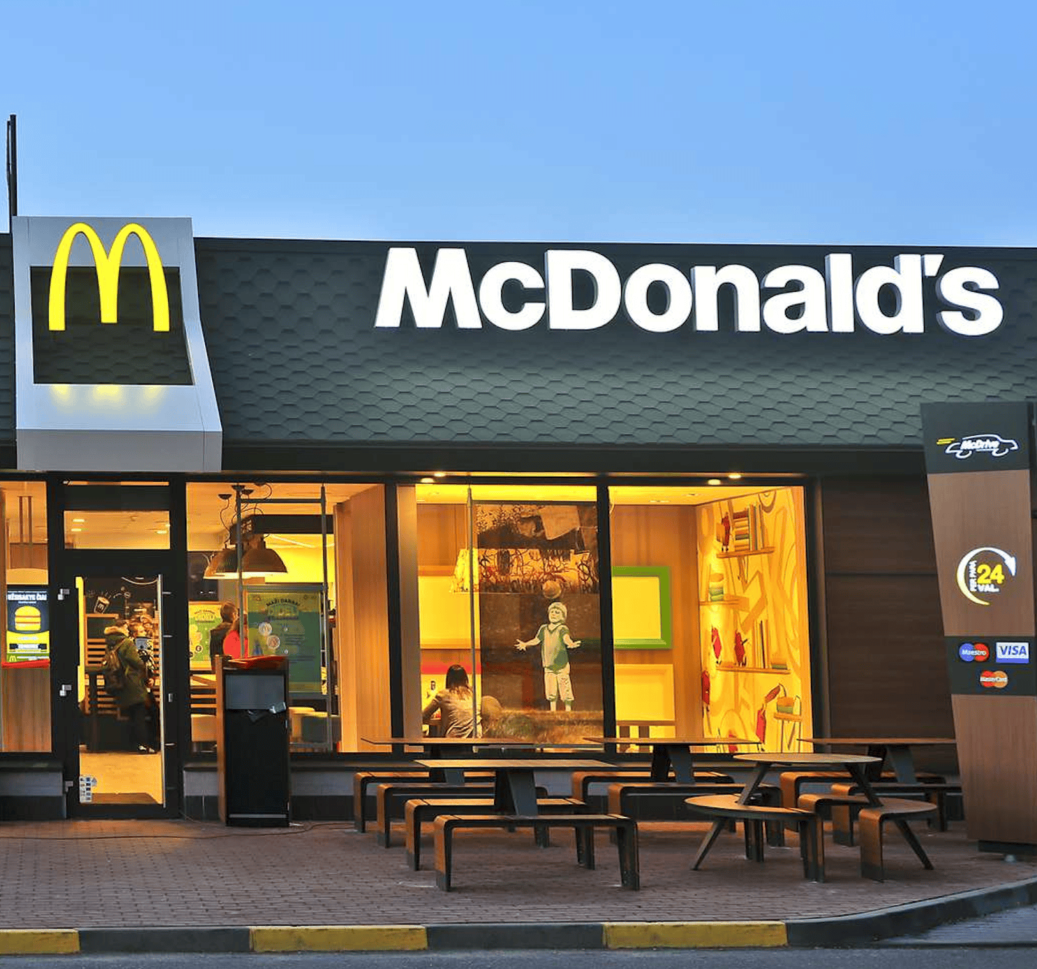 Burgers, pizza, and meals delivered by AOUID